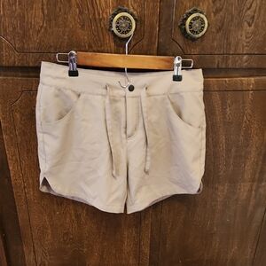 Magellan Outdoors Women's Beige Cargo Shorts